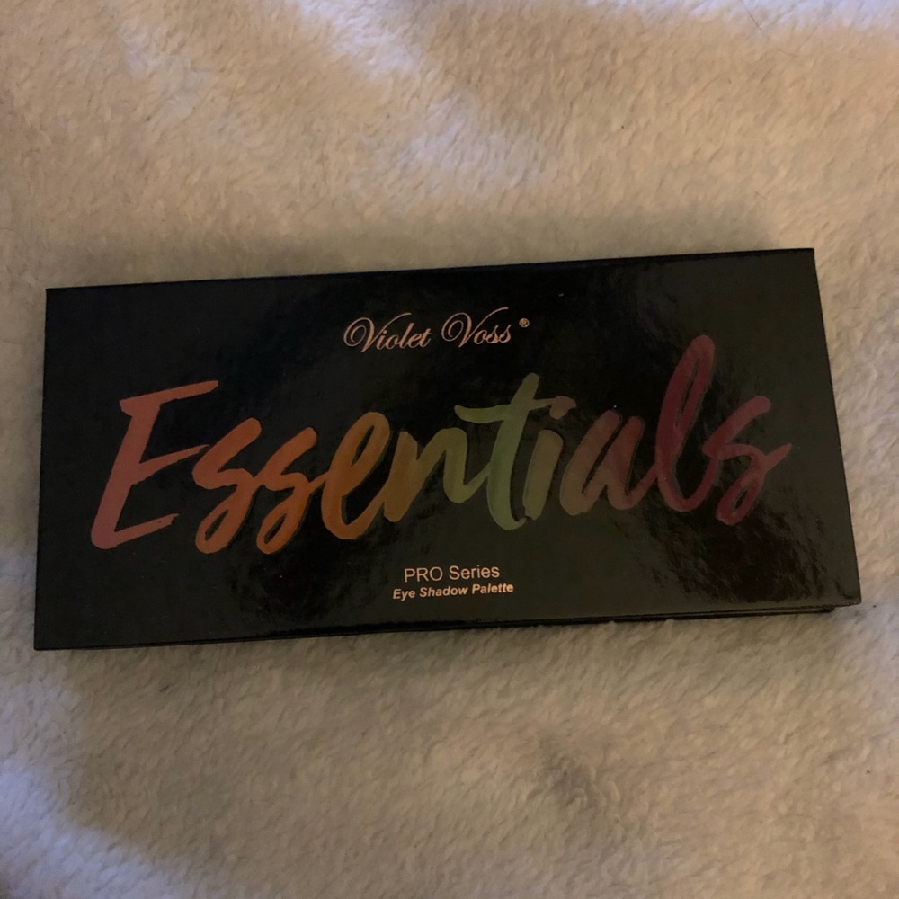 Violet Voss Essentials eyeshadow palette